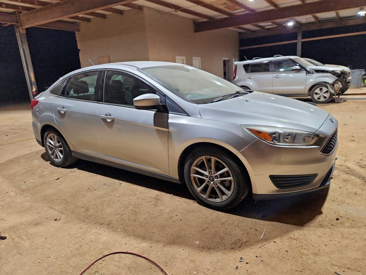 2018 FORD FOCUS SE photo 4