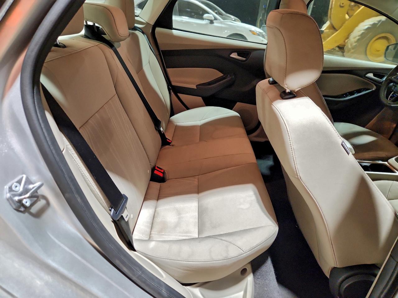 2018 FORD FOCUS SE photo 10
