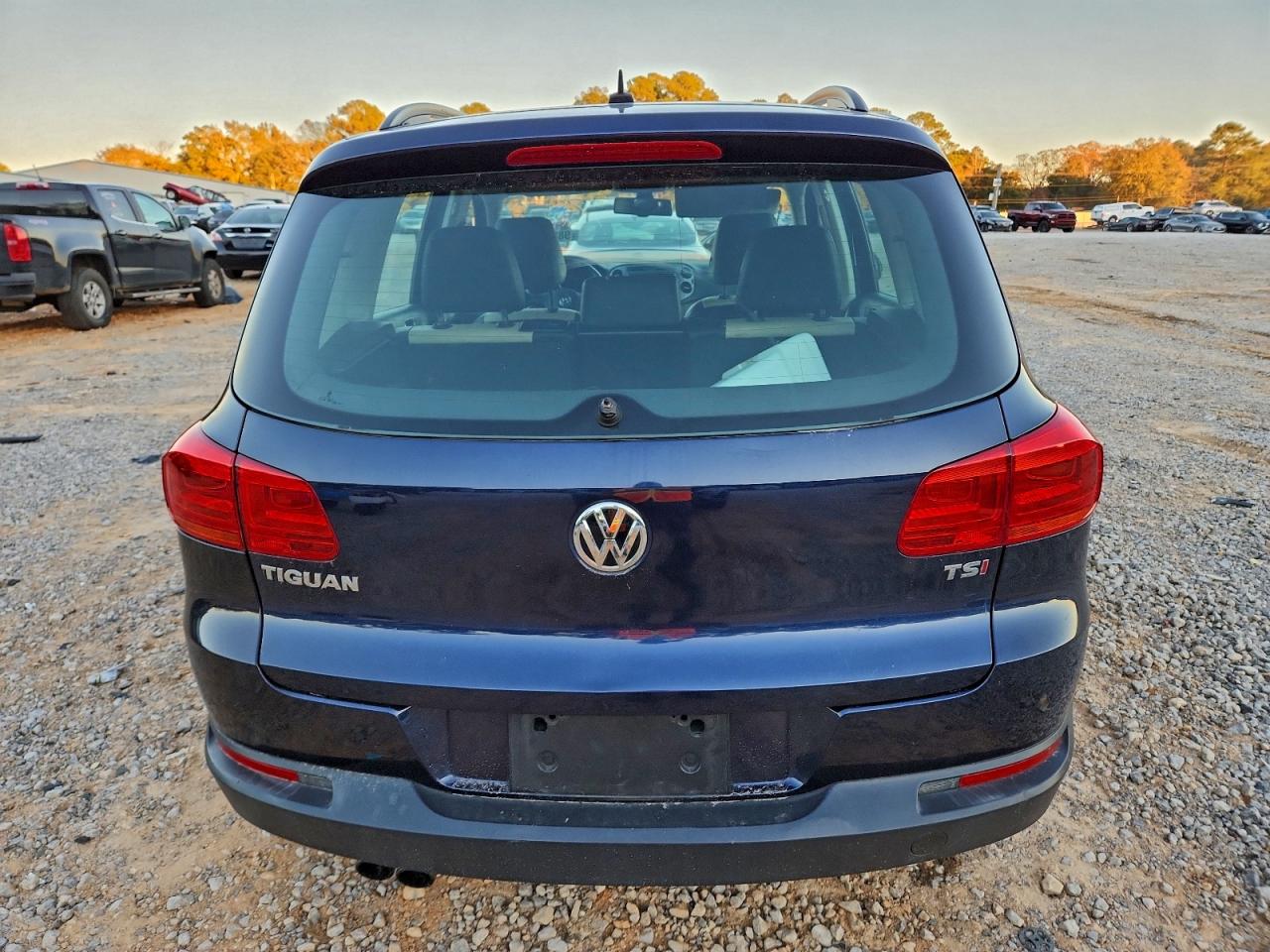 2016 VOLKSWAGEN TIGUAN S photo 6