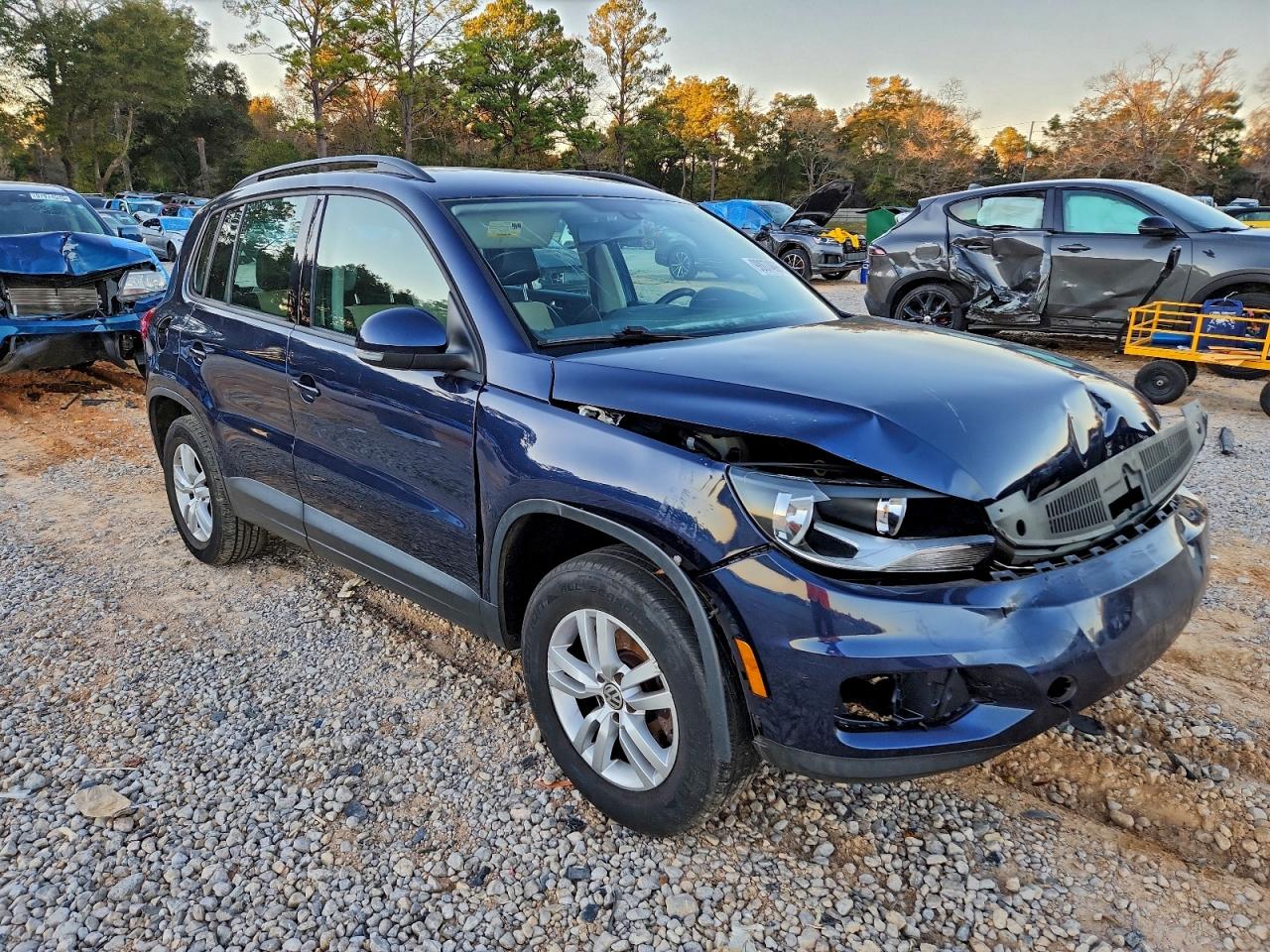 2016 VOLKSWAGEN TIGUAN S photo 4