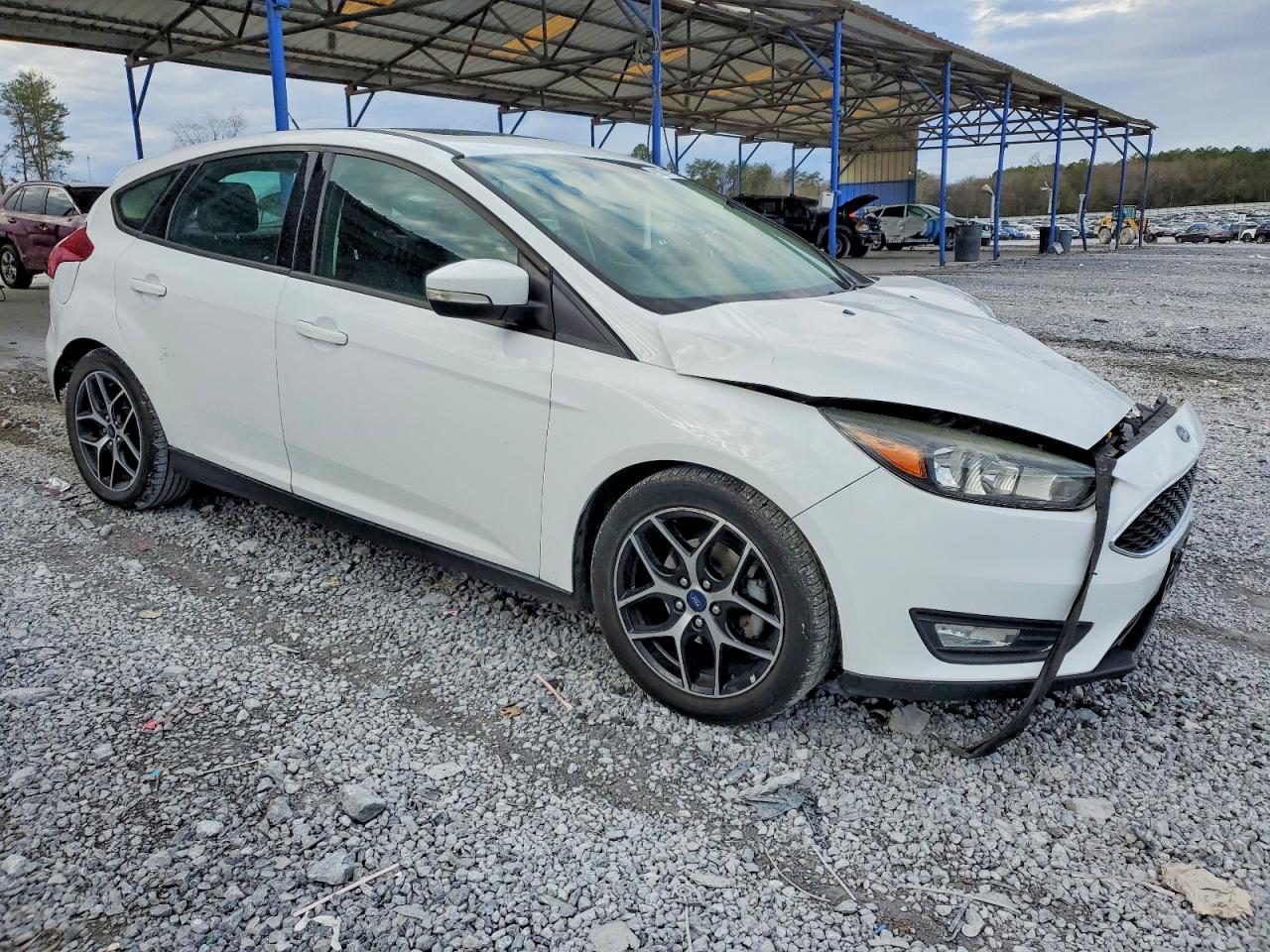 2017 FORD FOCUS SEL photo 4