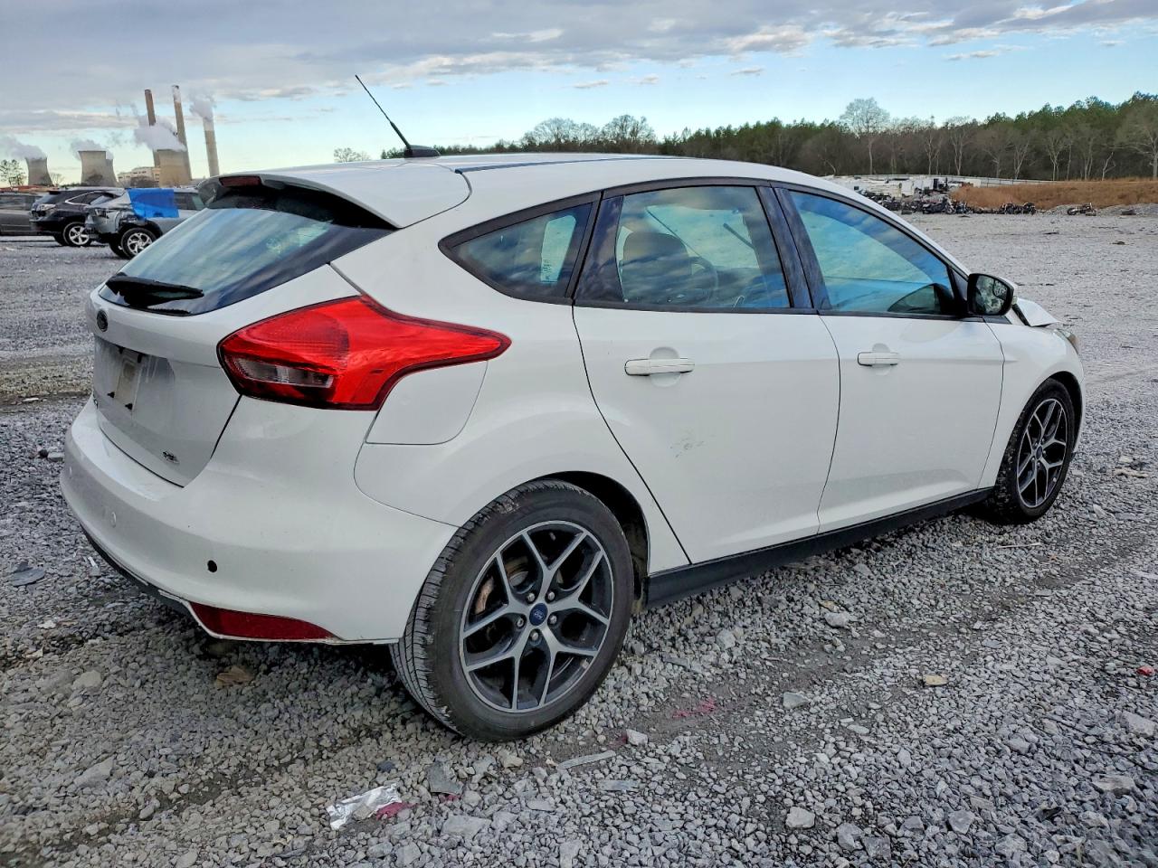 2017 FORD FOCUS SEL photo 3