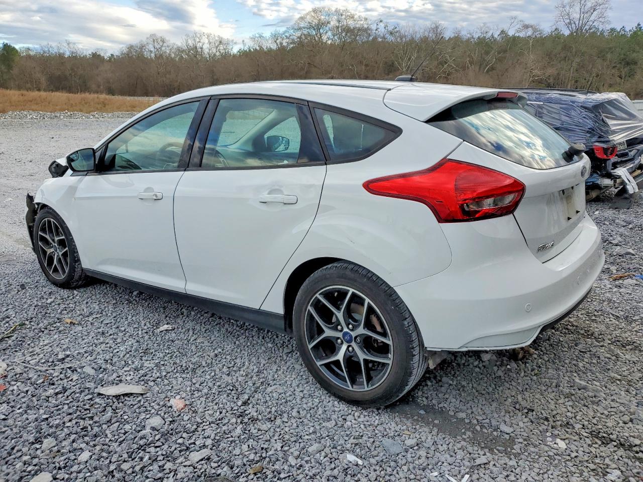 2017 FORD FOCUS SEL photo 2