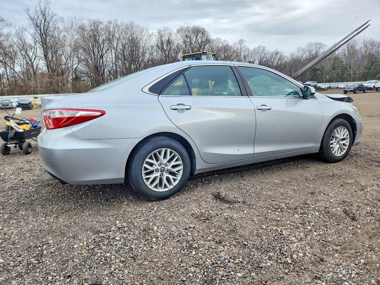 2016 TOYOTA CAMRY LE photo 3