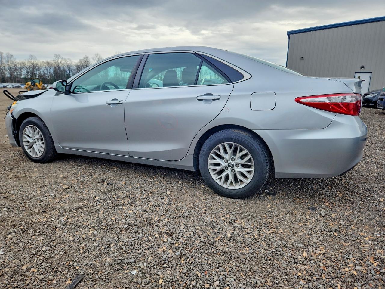 2016 TOYOTA CAMRY LE photo 2