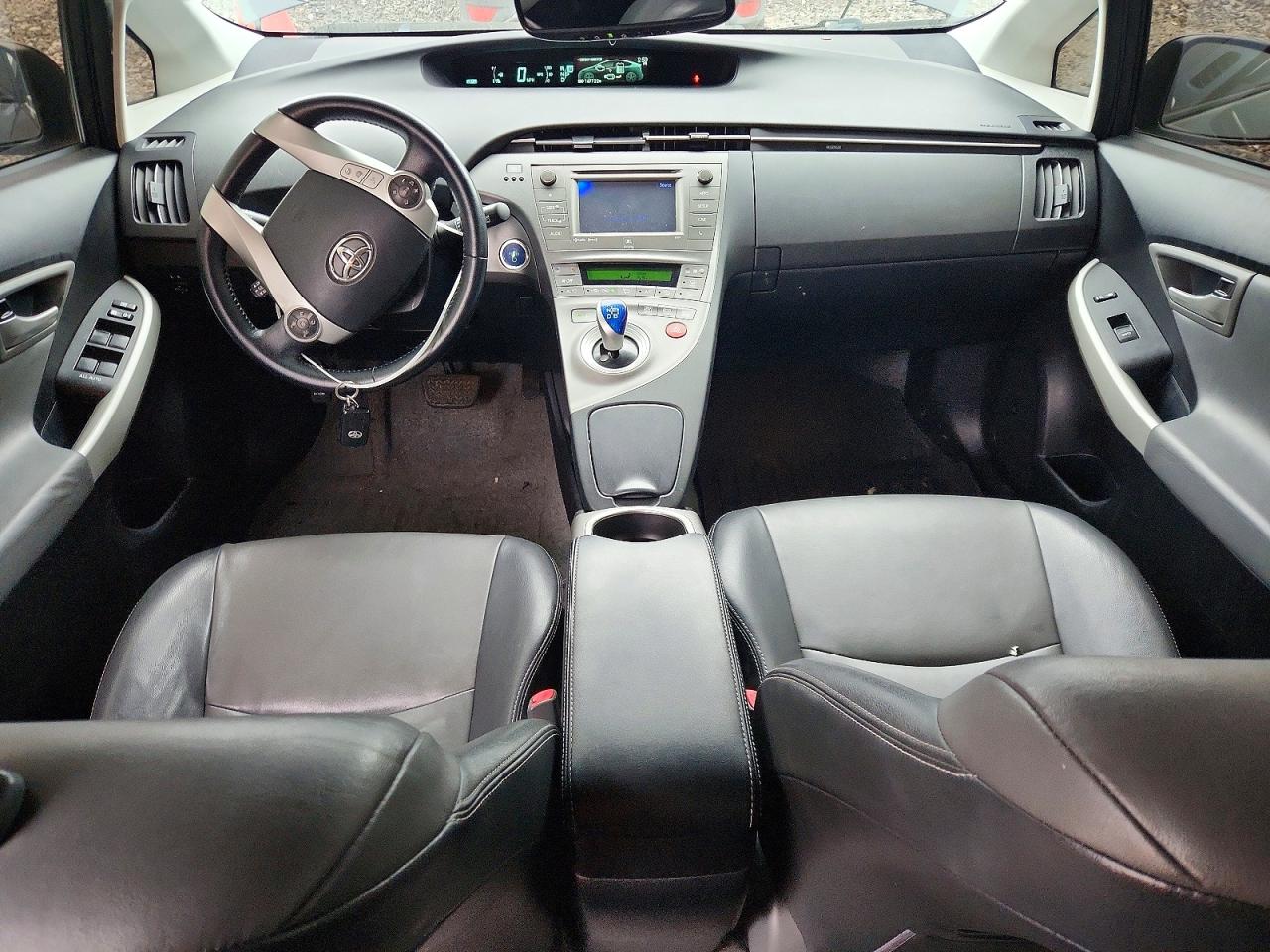 2013 TOYOTA PRIUS photo 8