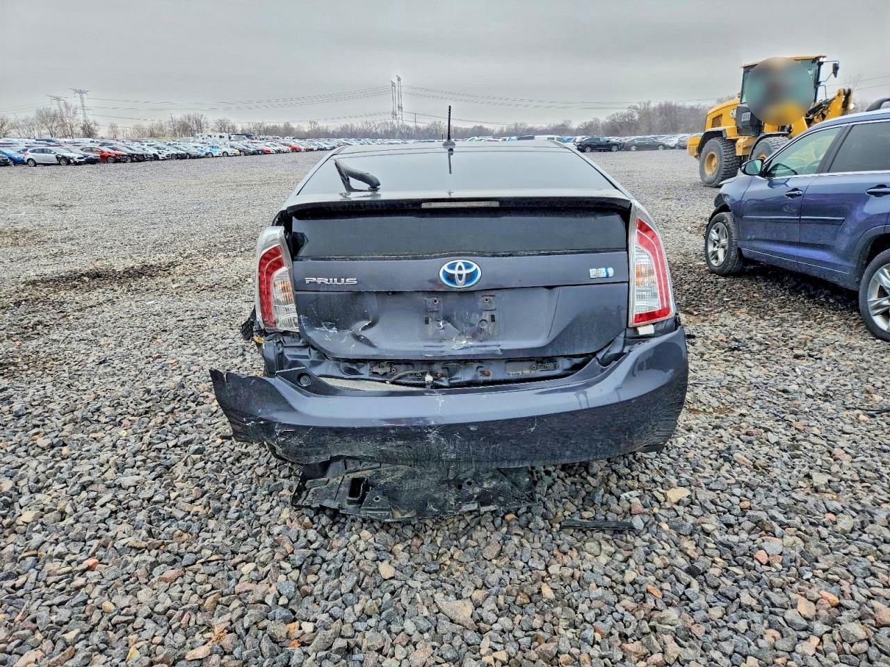 2013 TOYOTA PRIUS photo 6