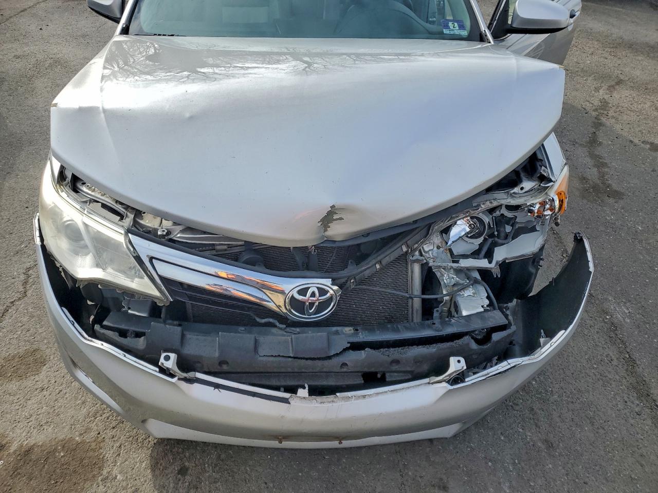 2013 TOYOTA CAMRY L photo 11