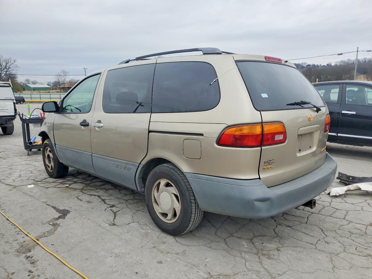 2000 TOYOTA SIENNA LE photo 2