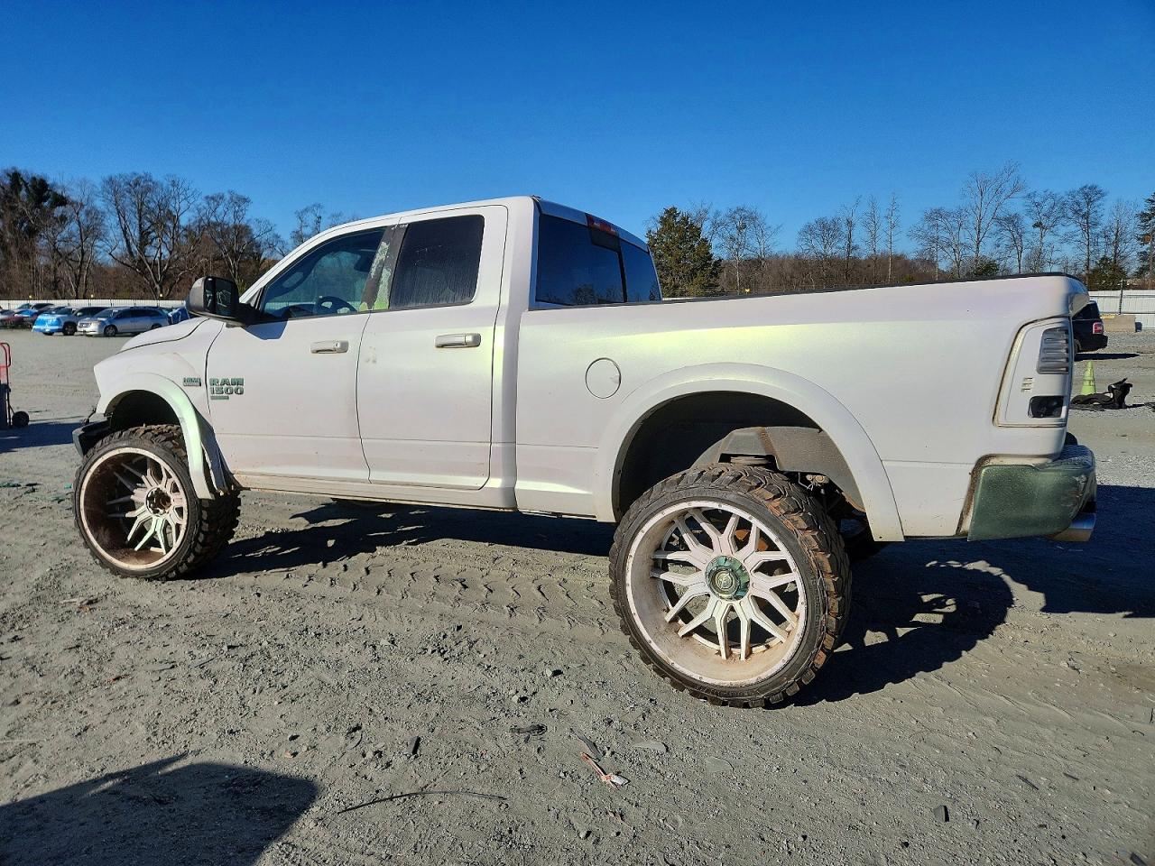 2019 RAM 1500 CLASSIC SLT photo 3