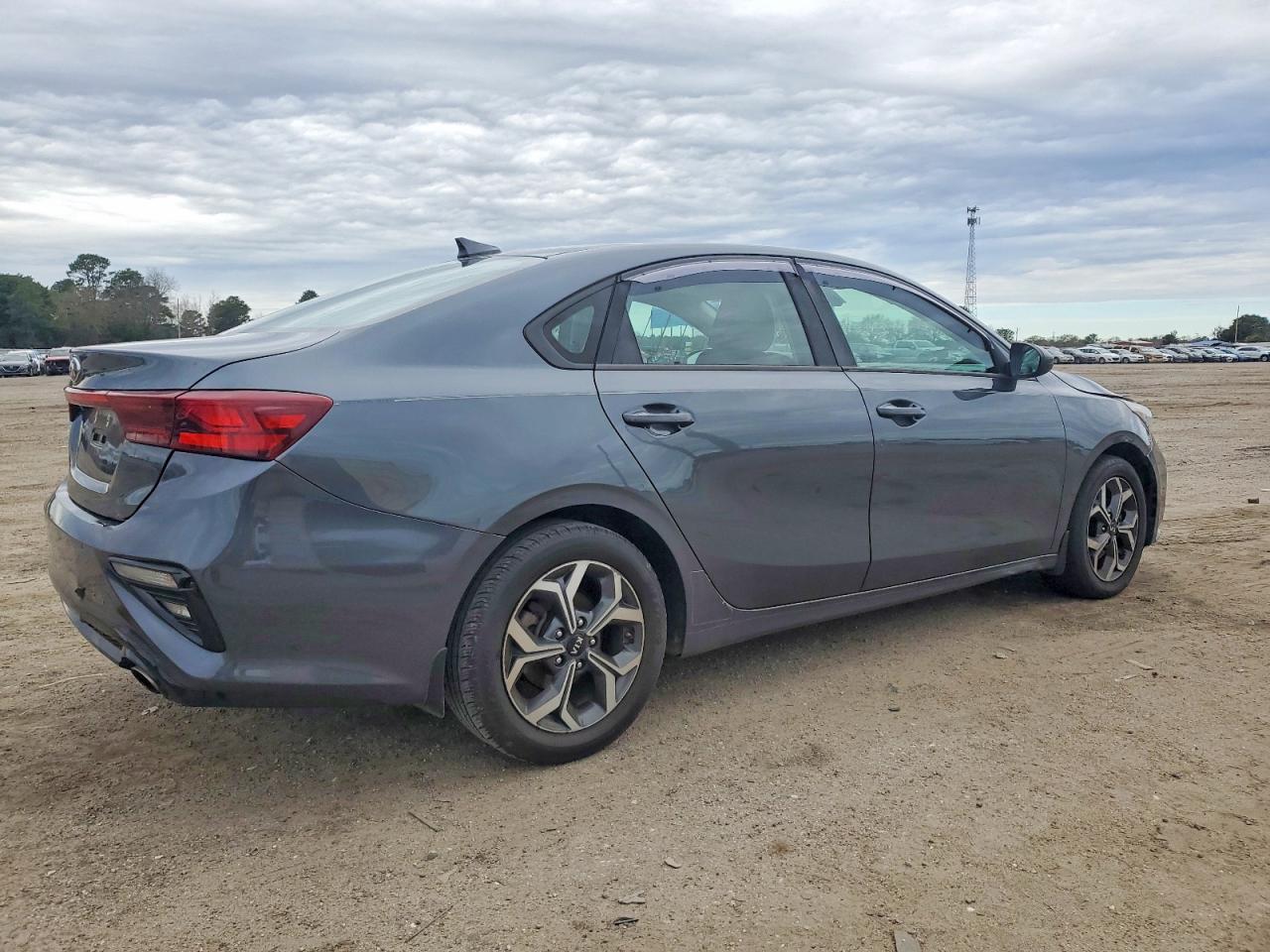 2020 KIA FORTE FE photo 3