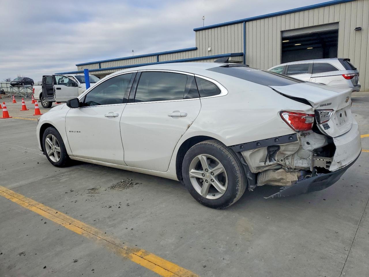 2020 CHEVROLET MALIBU LS photo 2