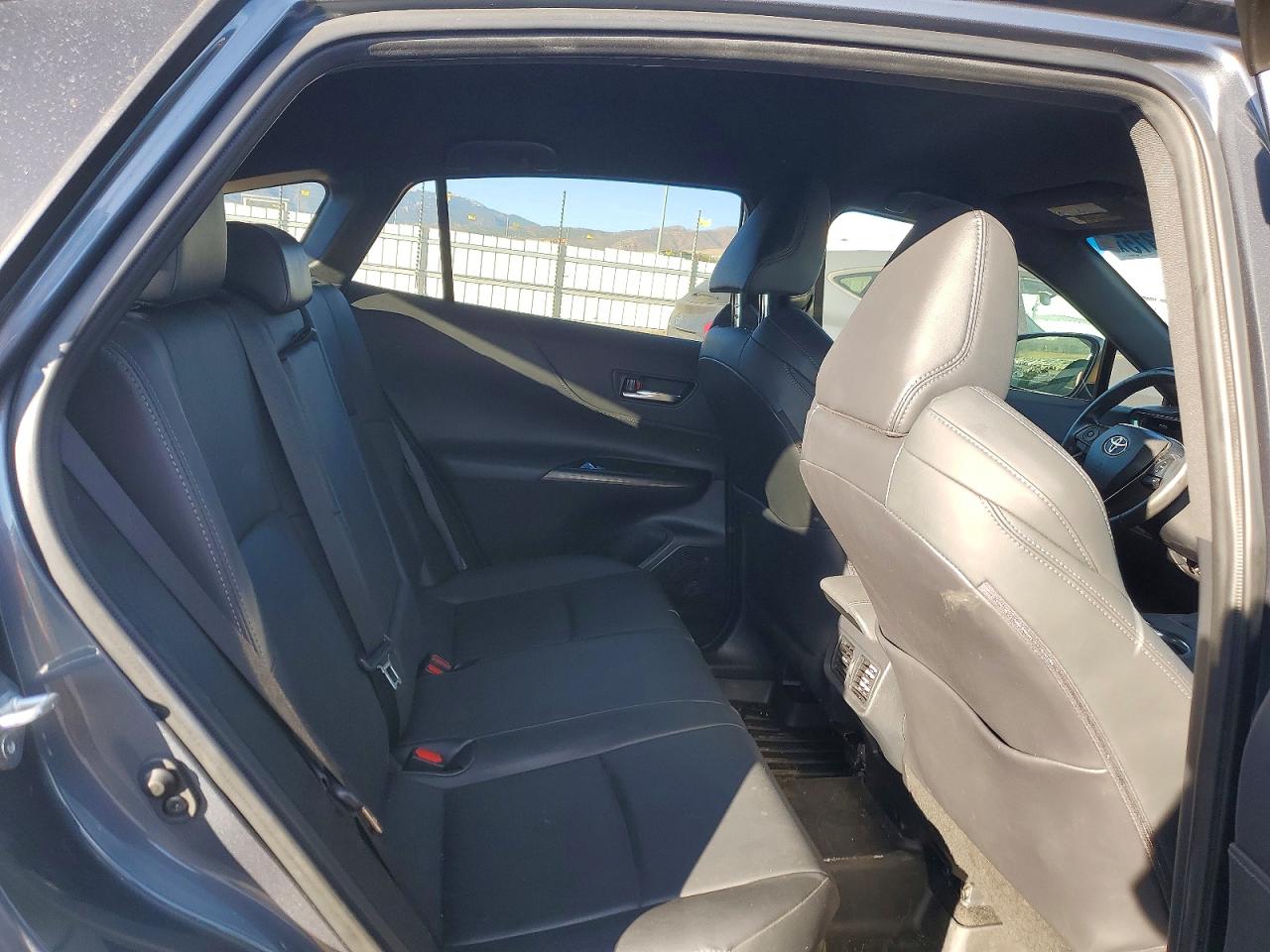 2022 TOYOTA VENZA LE photo 10