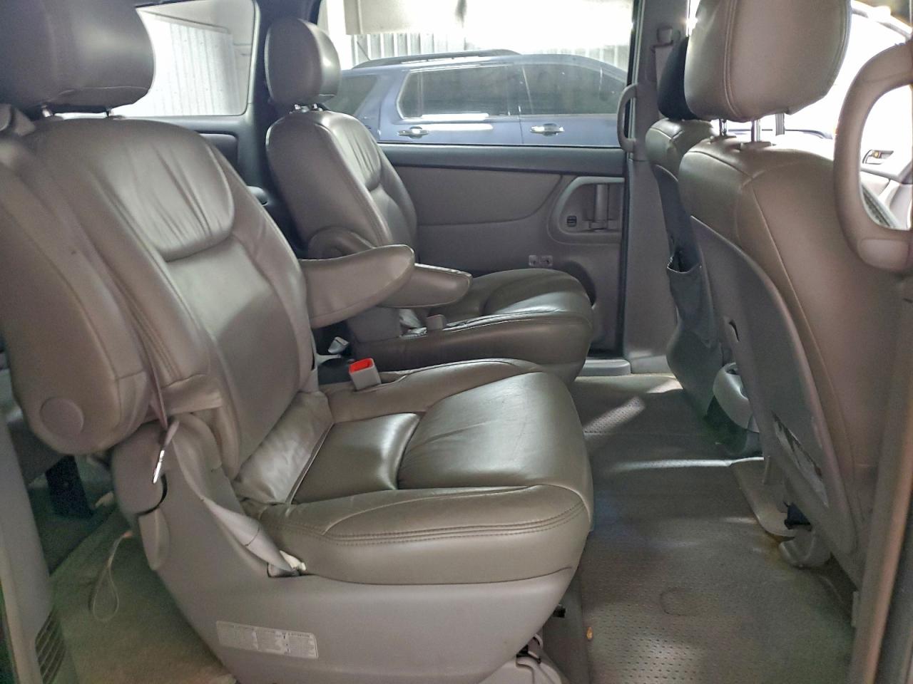2006 TOYOTA SIENNA CE photo 11