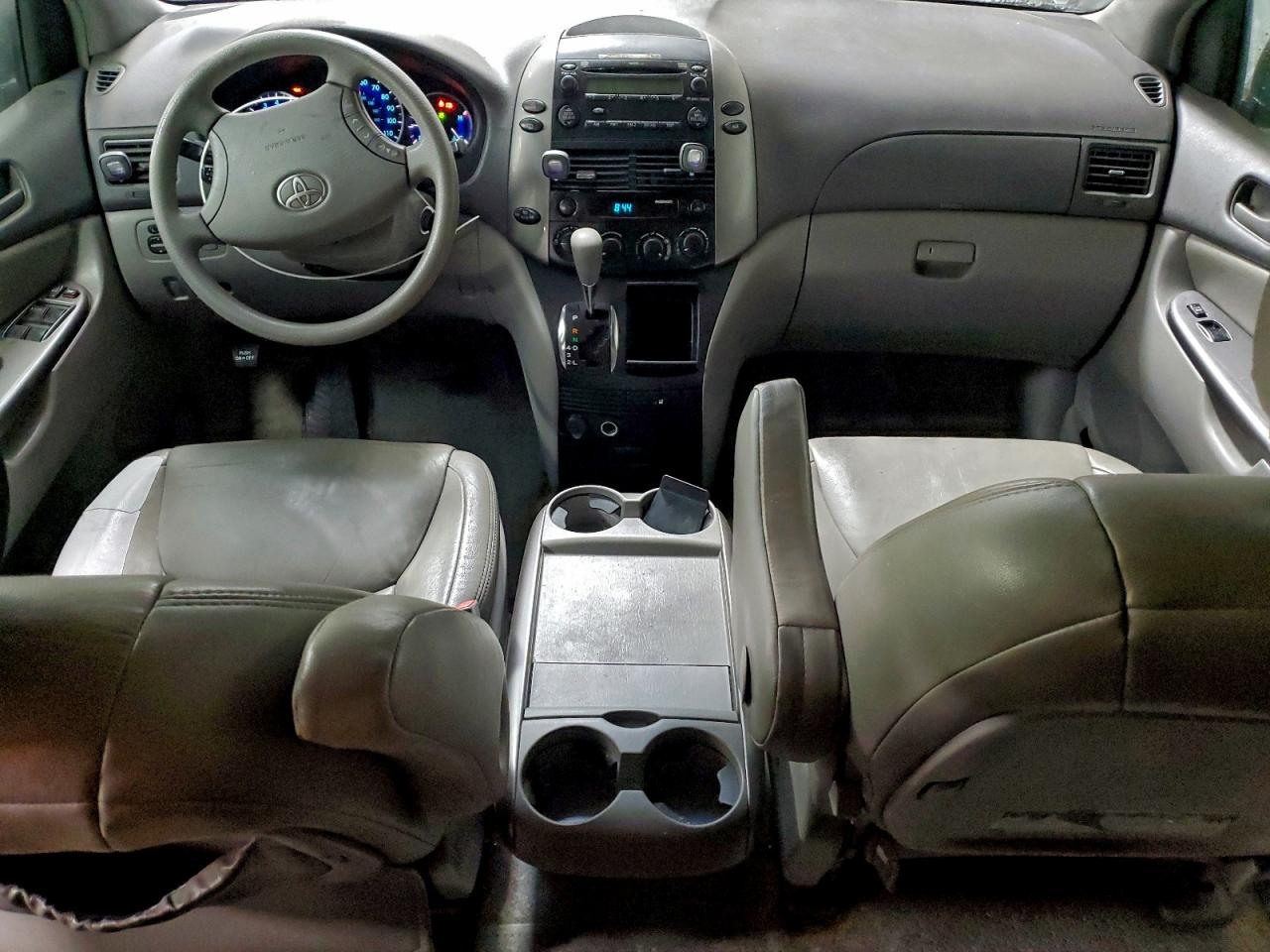 2006 TOYOTA SIENNA CE photo 8