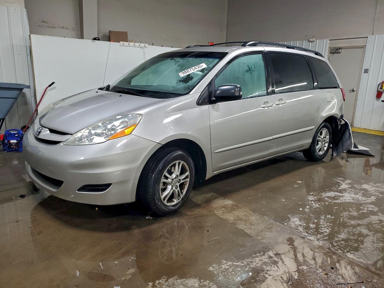2006 TOYOTA SIENNA