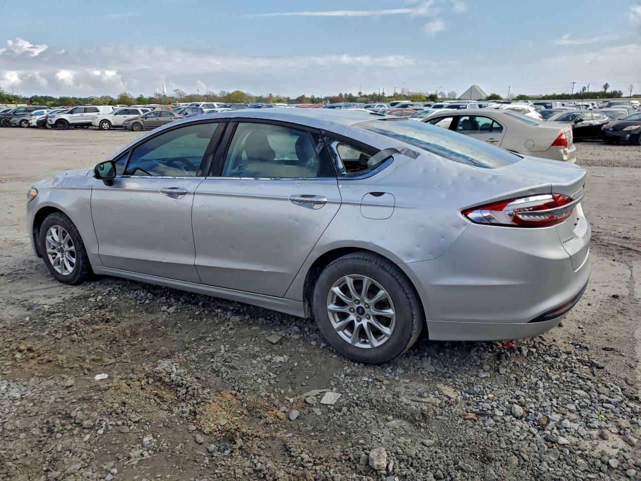 2017 FORD FUSION S photo 2