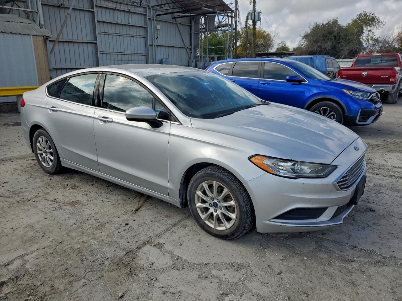2017 FORD FUSION S photo 4
