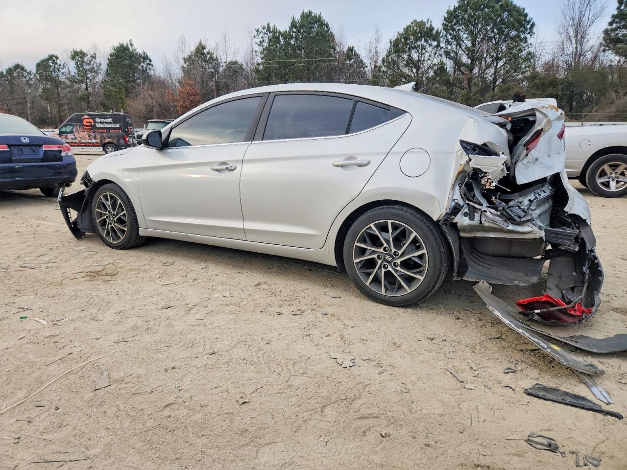 2019 HYUNDAI ELANTRA SEL photo 2