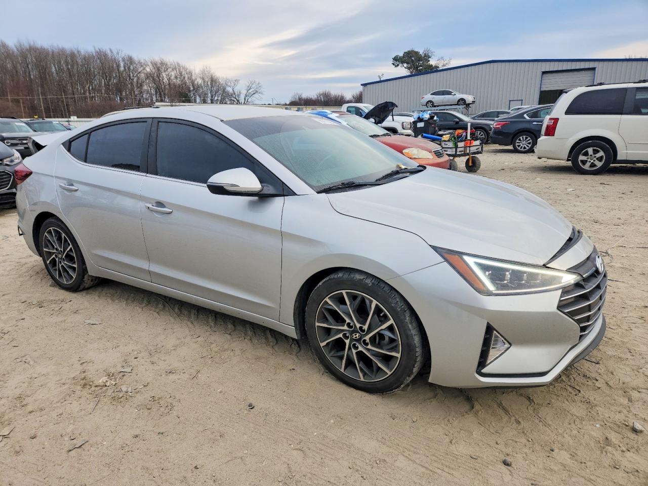 2019 HYUNDAI ELANTRA SEL photo 4