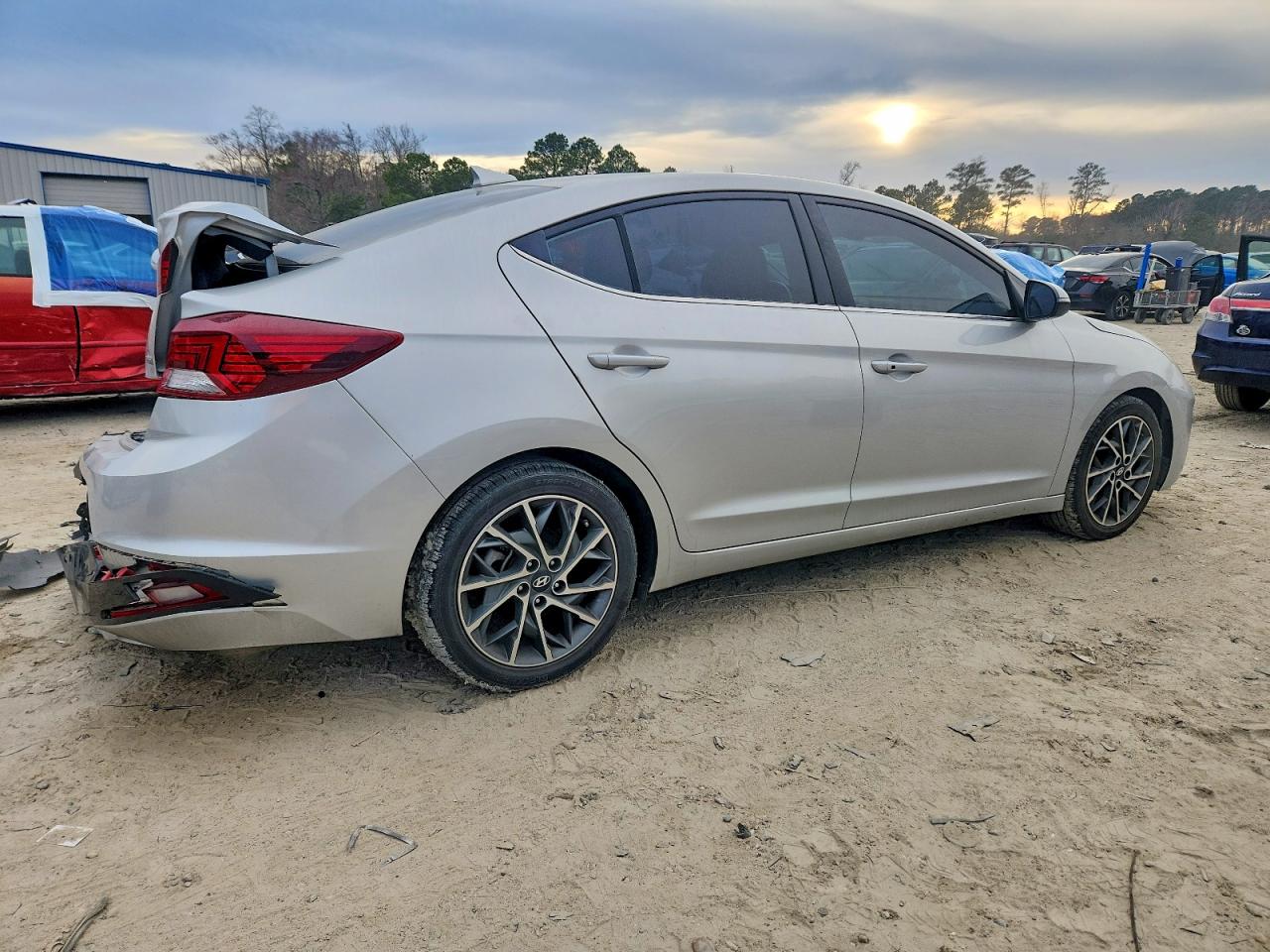2019 HYUNDAI ELANTRA SEL photo 3