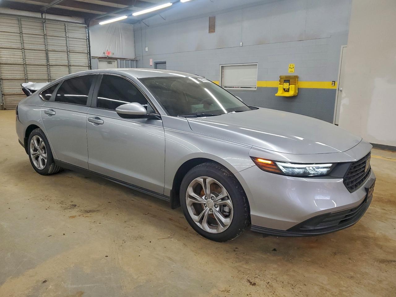 2025 HONDA ACCORD LX photo 4