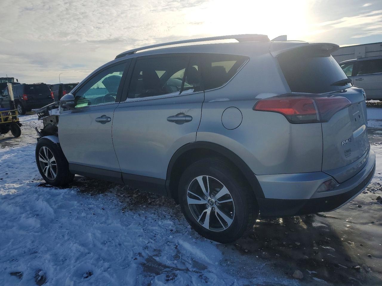 2016 TOYOTA RAV4 XLE photo 3