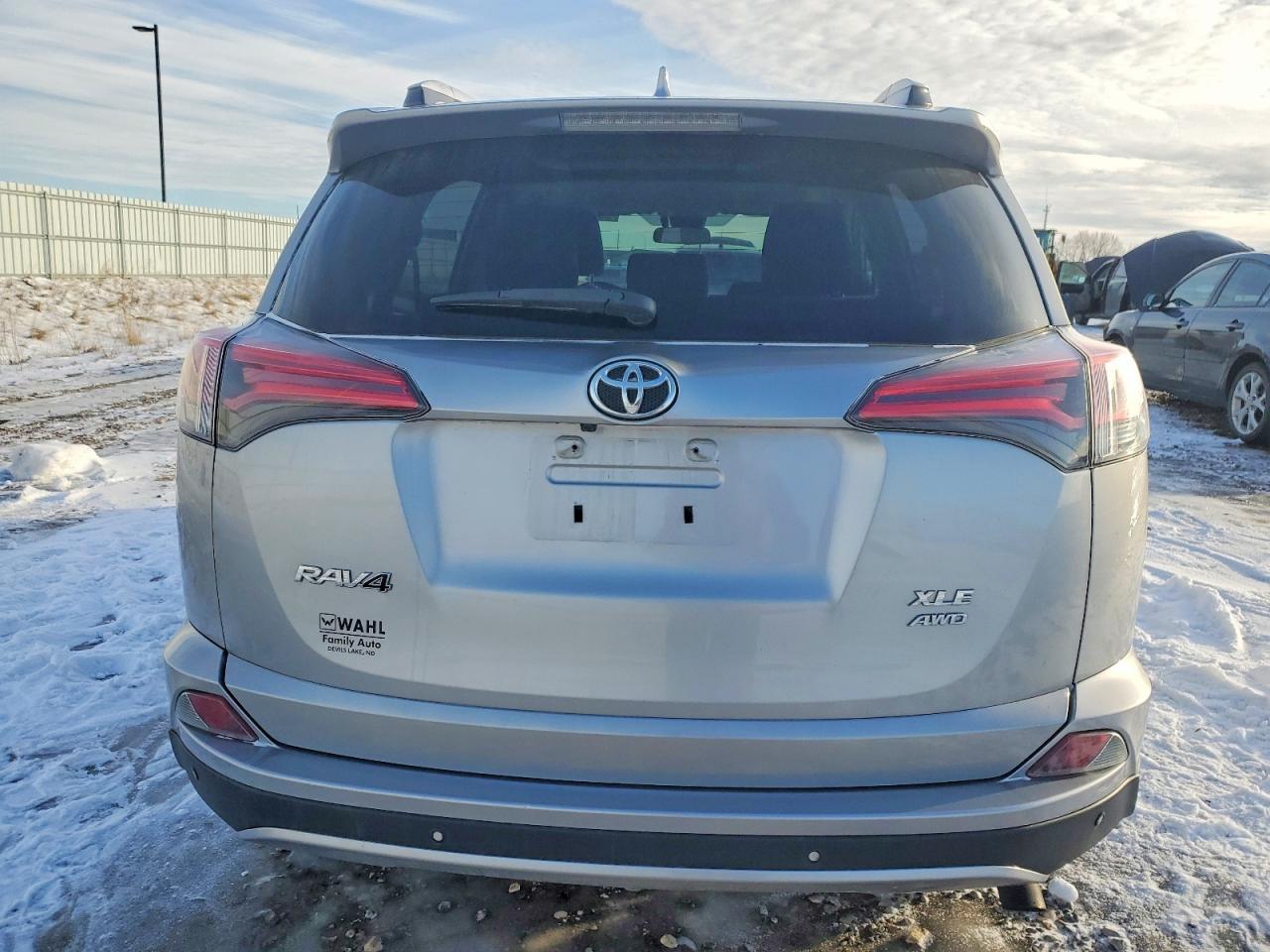2016 TOYOTA RAV4 XLE photo 11