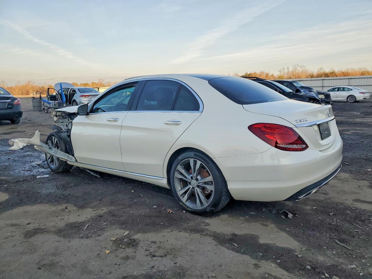 2015 MERCEDES-BENZ C 300 photo 2