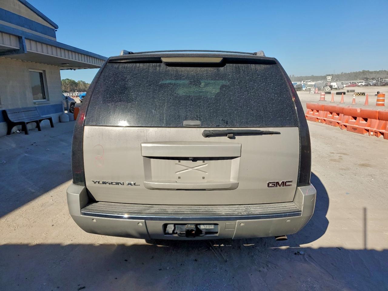 2008 GMC YUKON XL DENALI photo 6