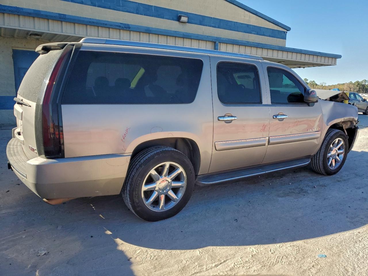 2008 GMC YUKON XL DENALI photo 3