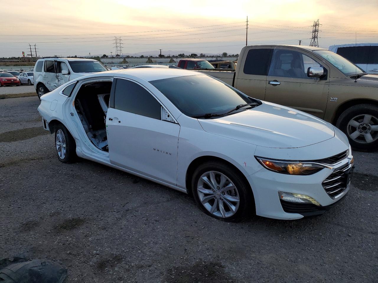 2023 CHEVROLET MALIBU LT photo 4