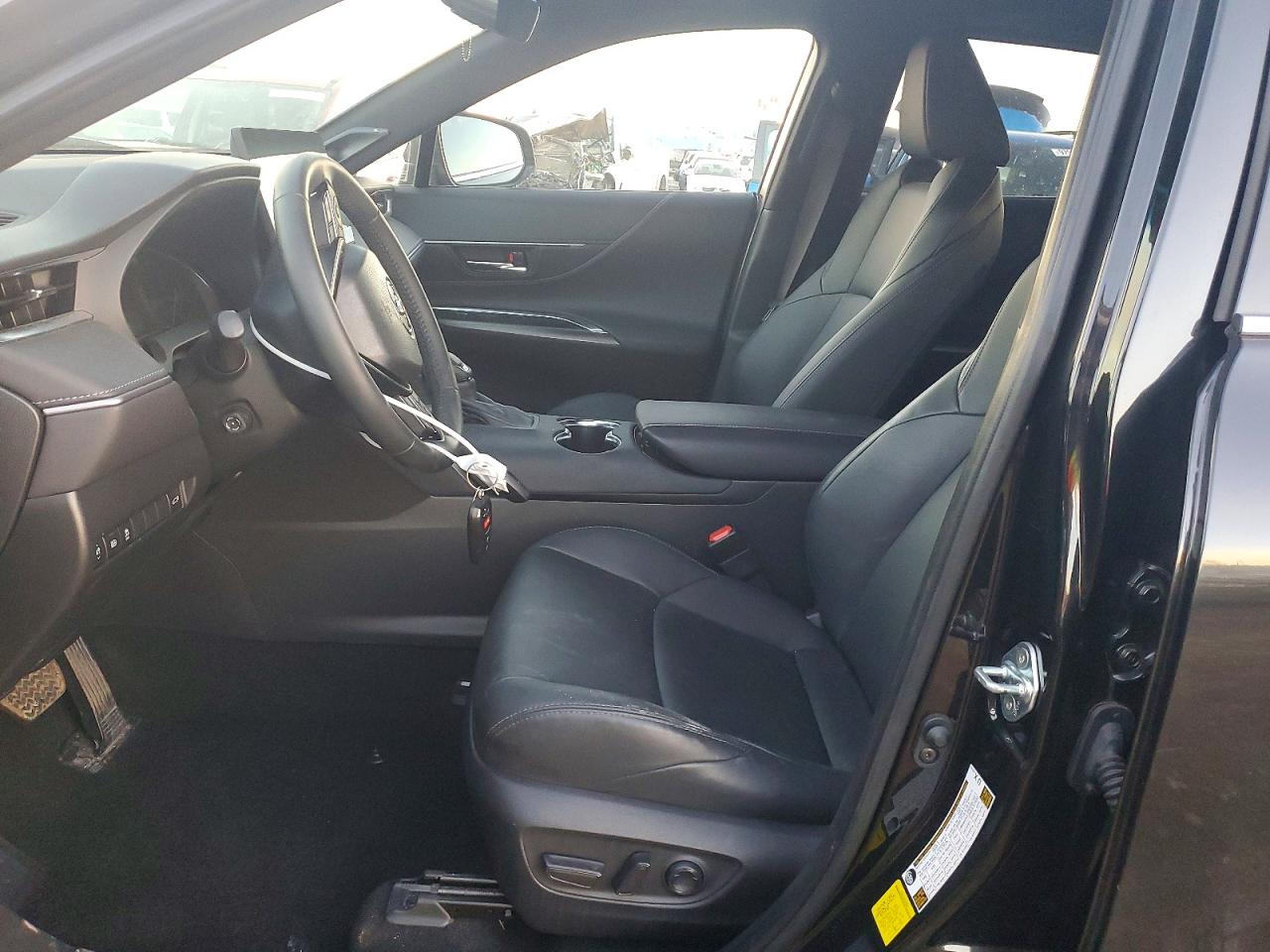 2023 TOYOTA VENZA LE photo 7