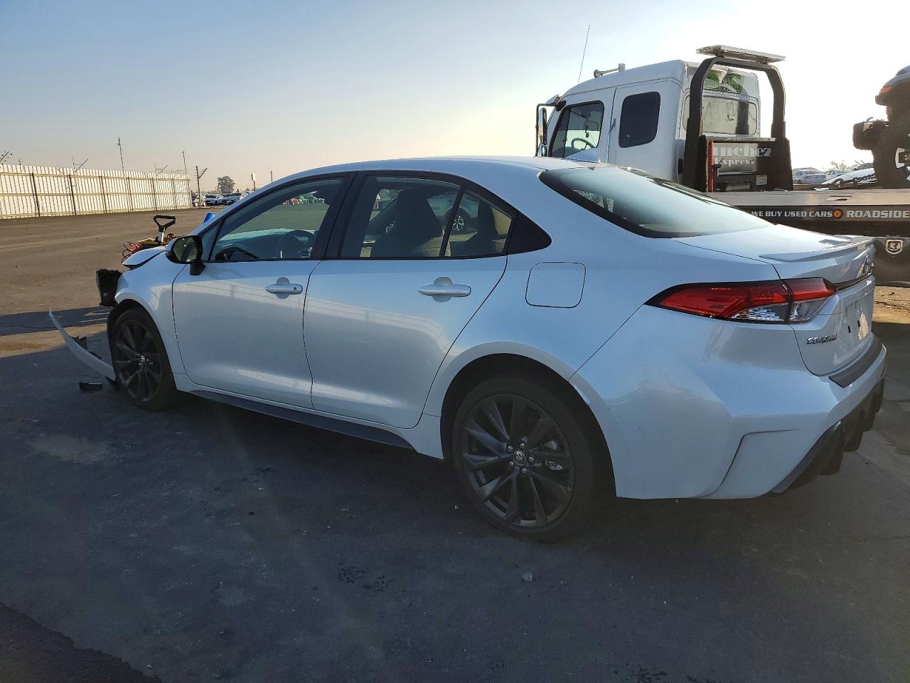 2023 TOYOTA COROLLA SE photo 2