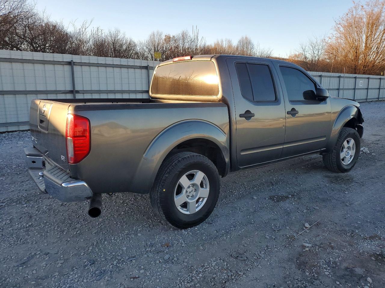 2007 NISSAN FRONTIER CREW CAB LE photo 3
