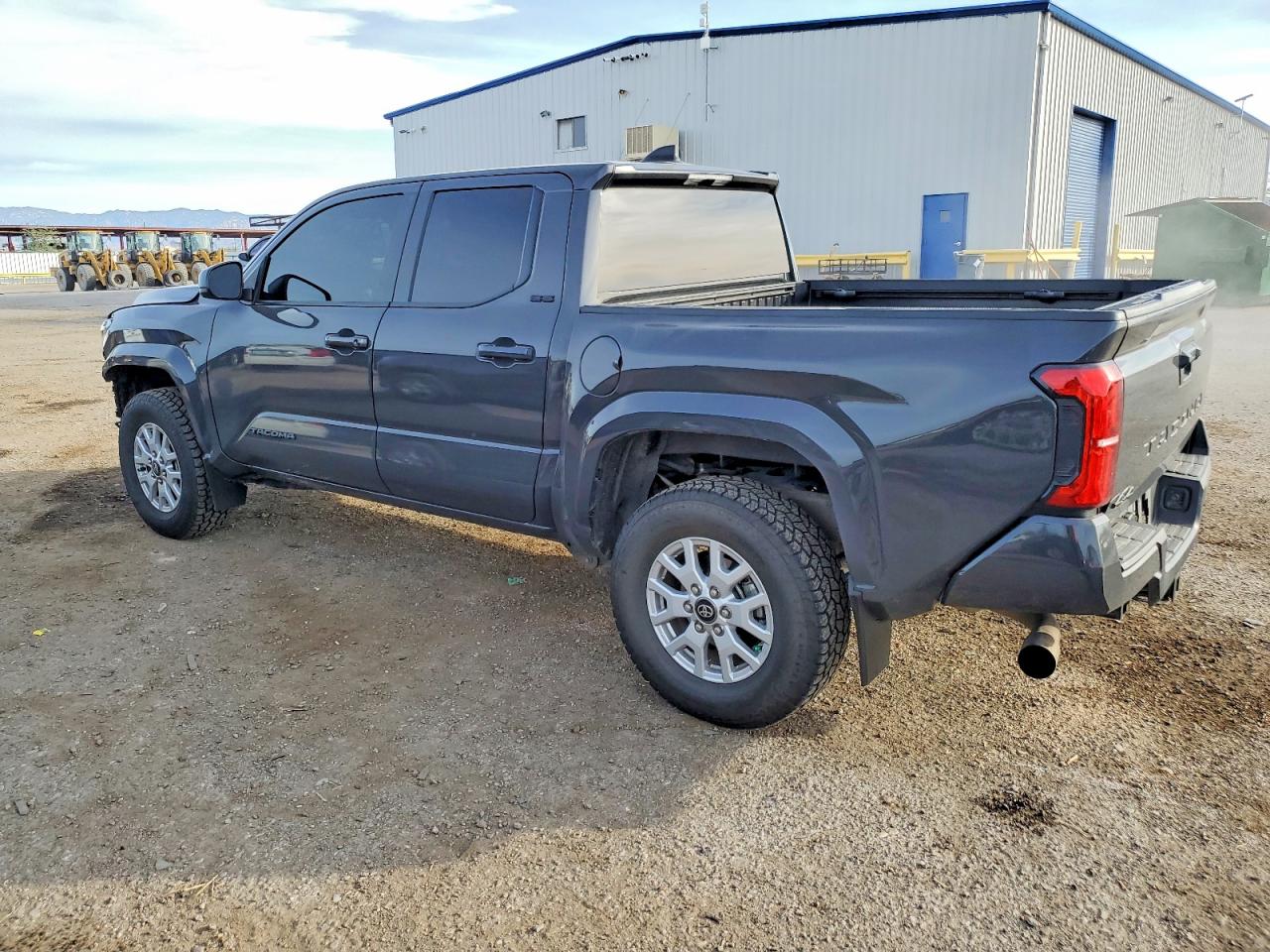 2024 TOYOTA TACOMA DOUBLE CAB photo 2