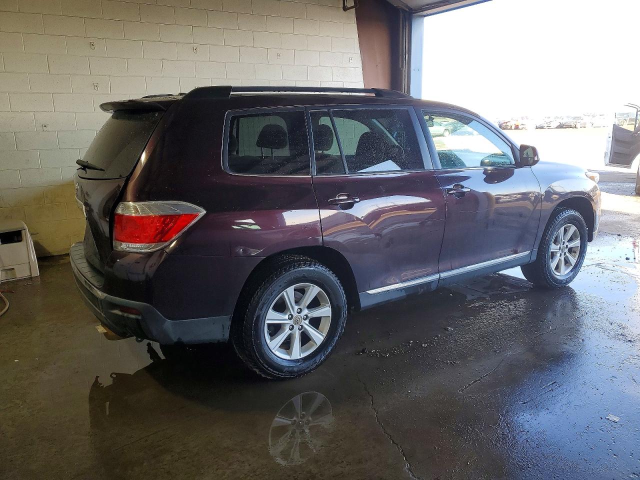 2011 TOYOTA HIGHLANDER BASE photo 3