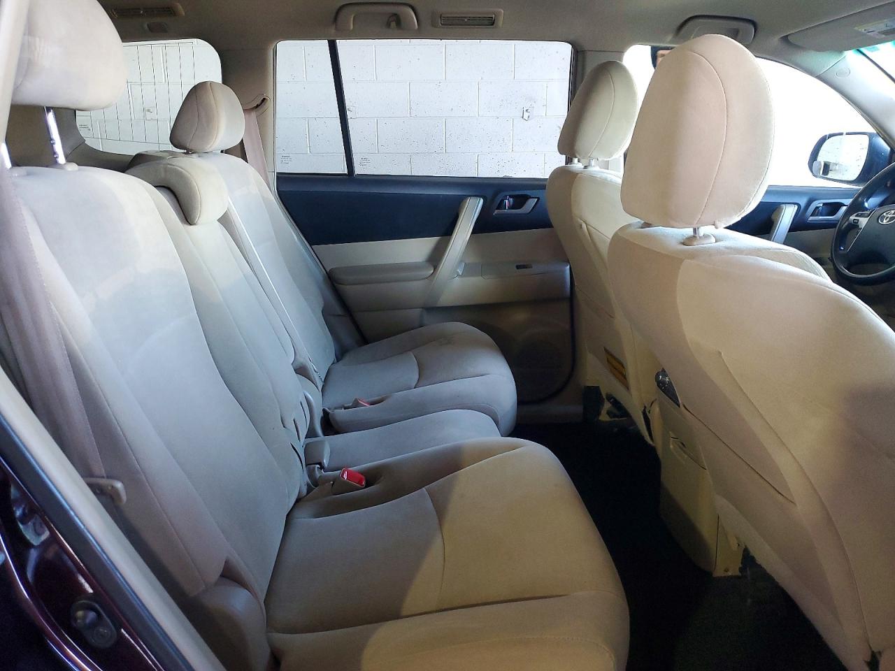 2011 TOYOTA HIGHLANDER BASE photo 11