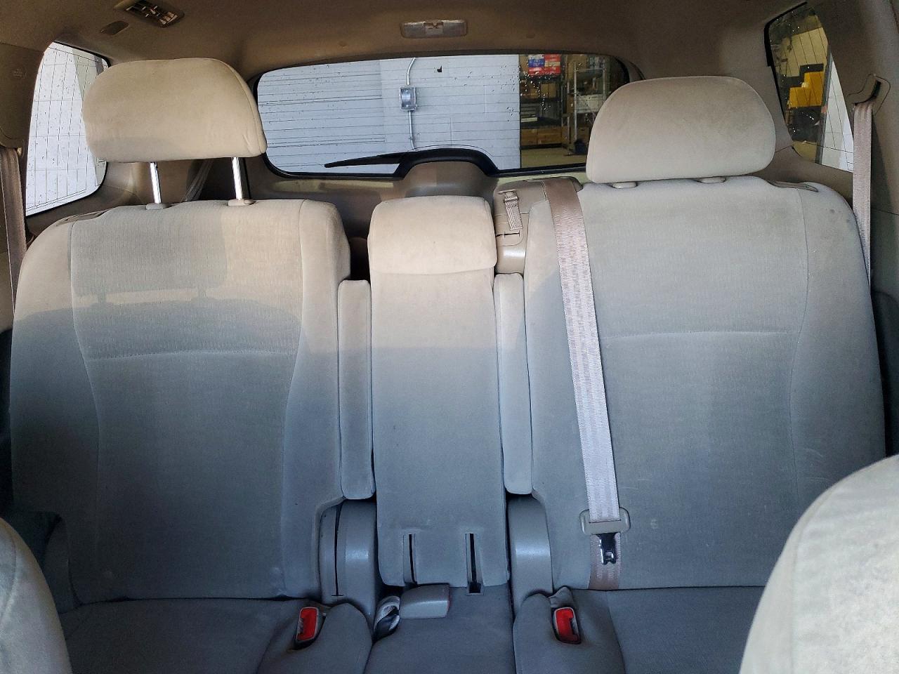 2011 TOYOTA HIGHLANDER BASE photo 10