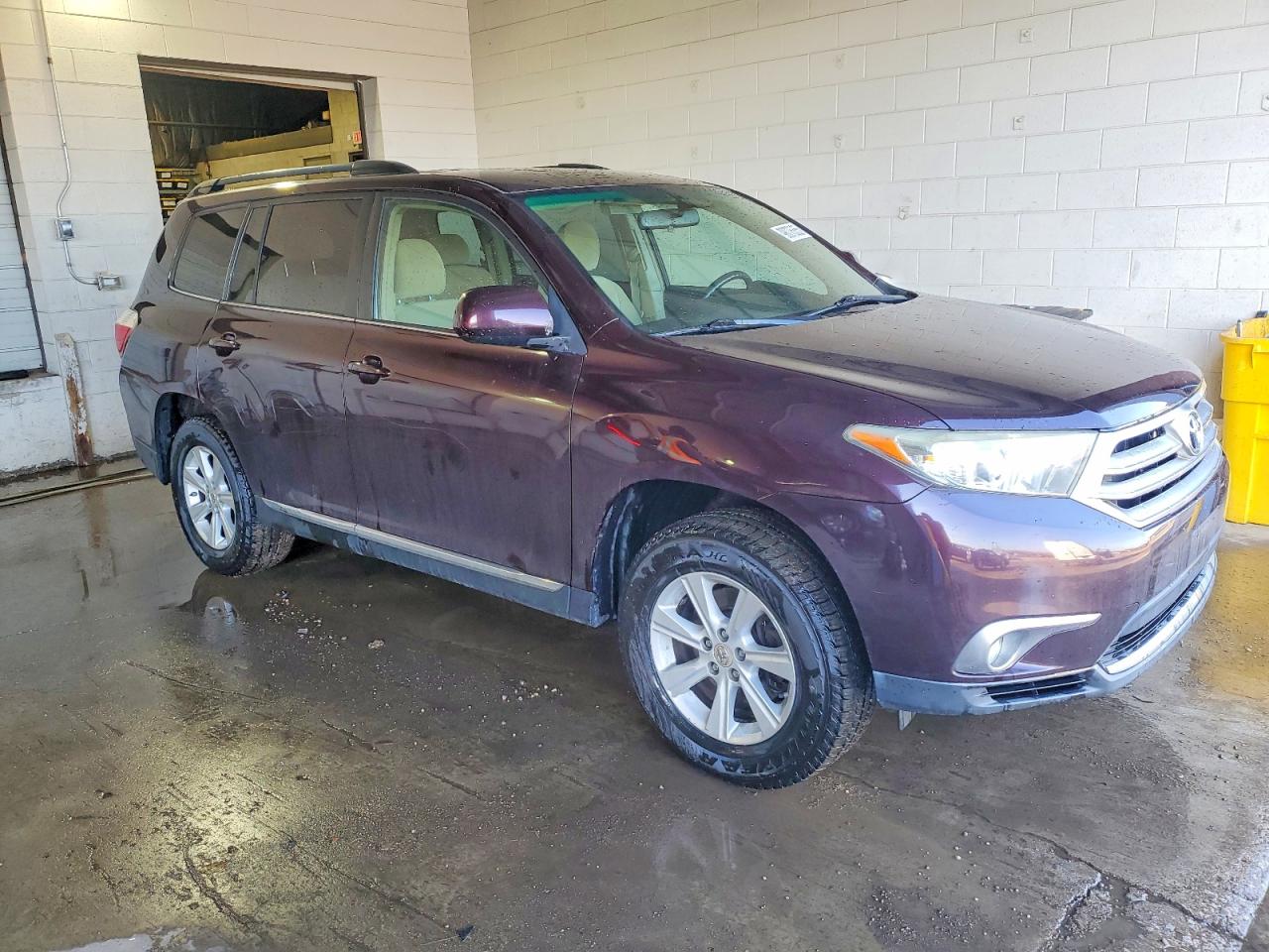 2011 TOYOTA HIGHLANDER BASE photo 4