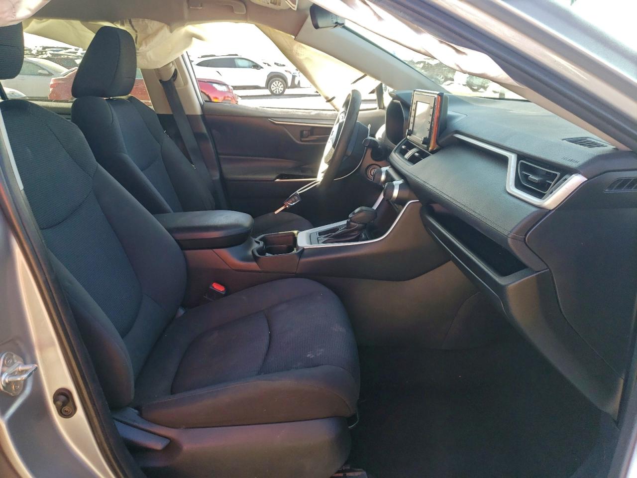 2019 TOYOTA RAV4 LE photo 7