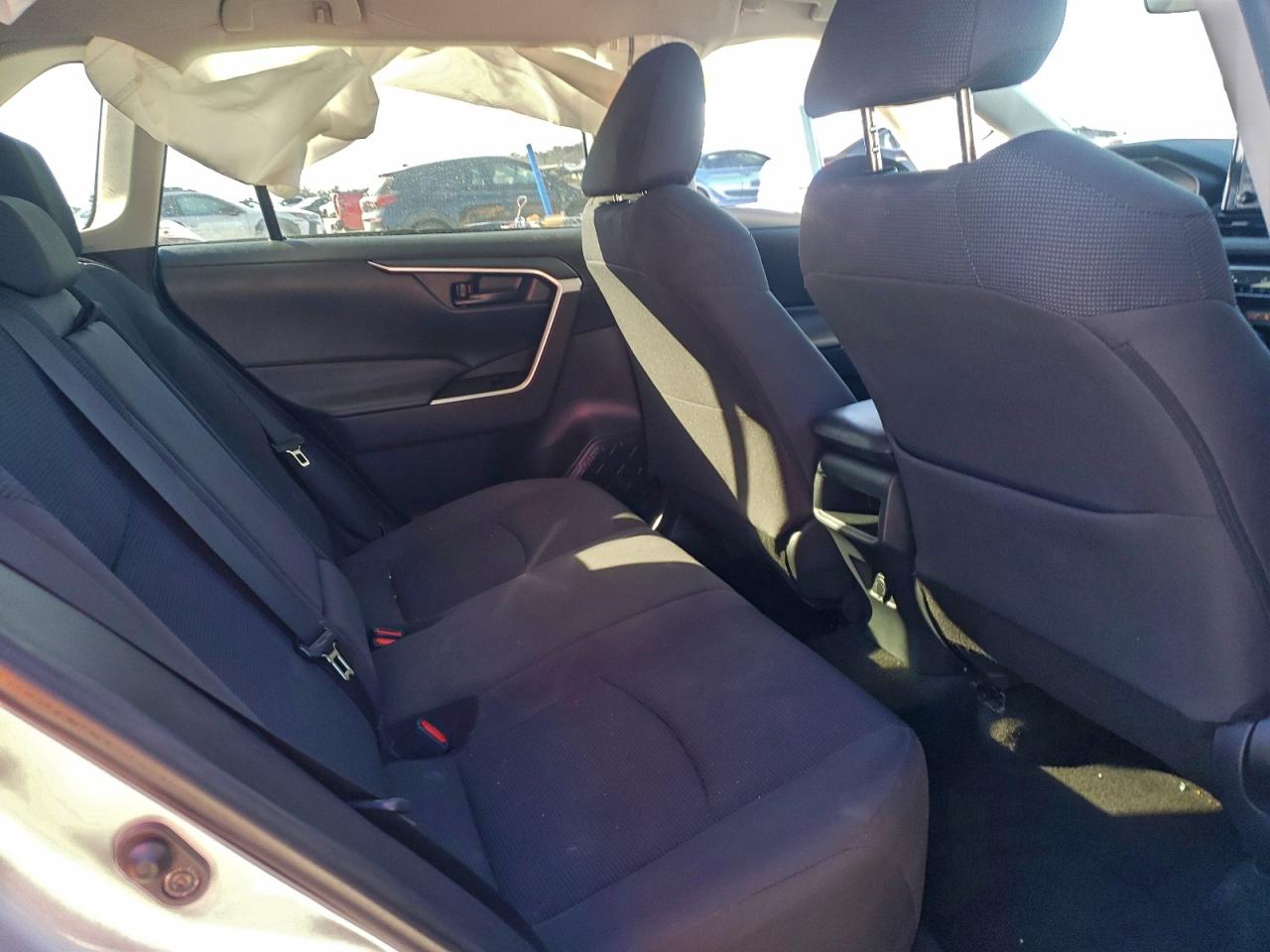 2019 TOYOTA RAV4 LE photo 11