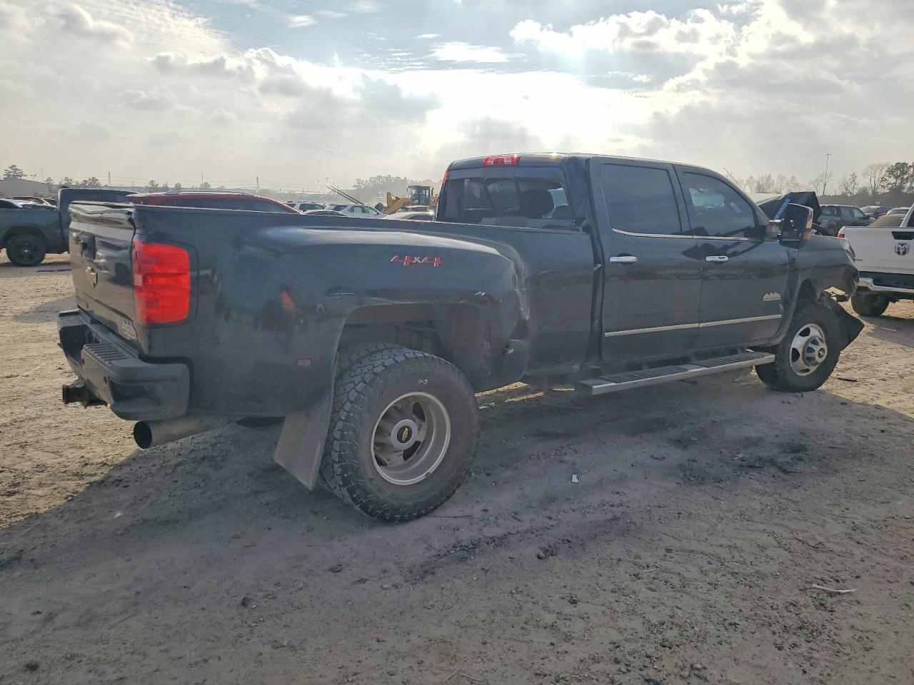 2019 CHEVROLET SILVERADO K3500 HIGH COUNTRY photo 3