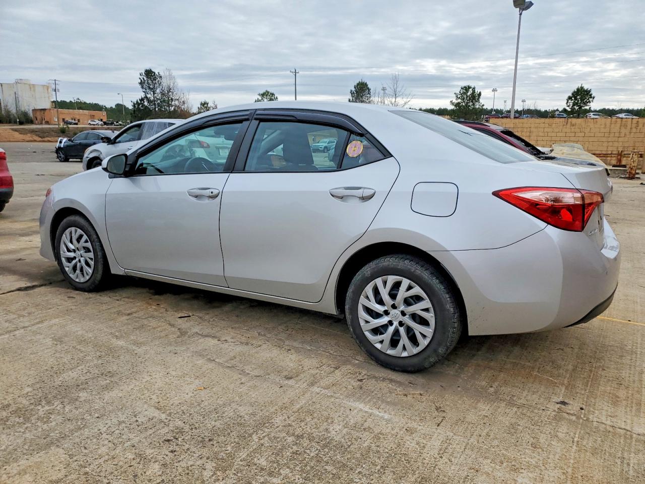 2018 TOYOTA COROLLA L photo 2