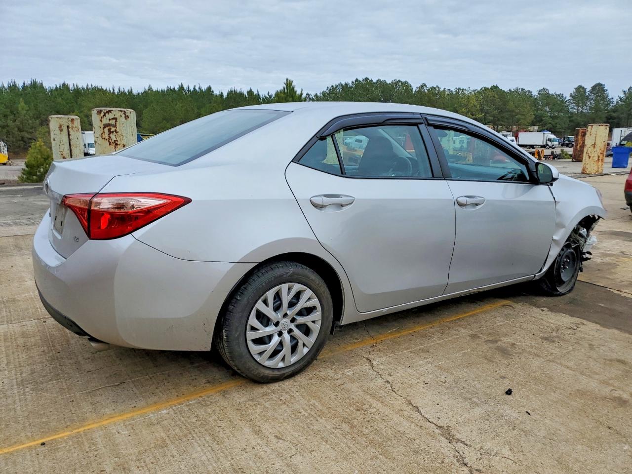 2018 TOYOTA COROLLA L photo 3