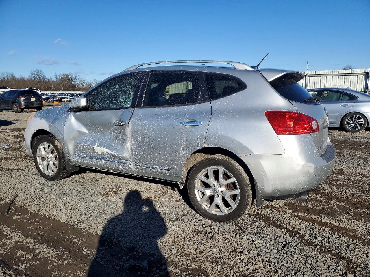 2011 NISSAN ROGUE S photo 2