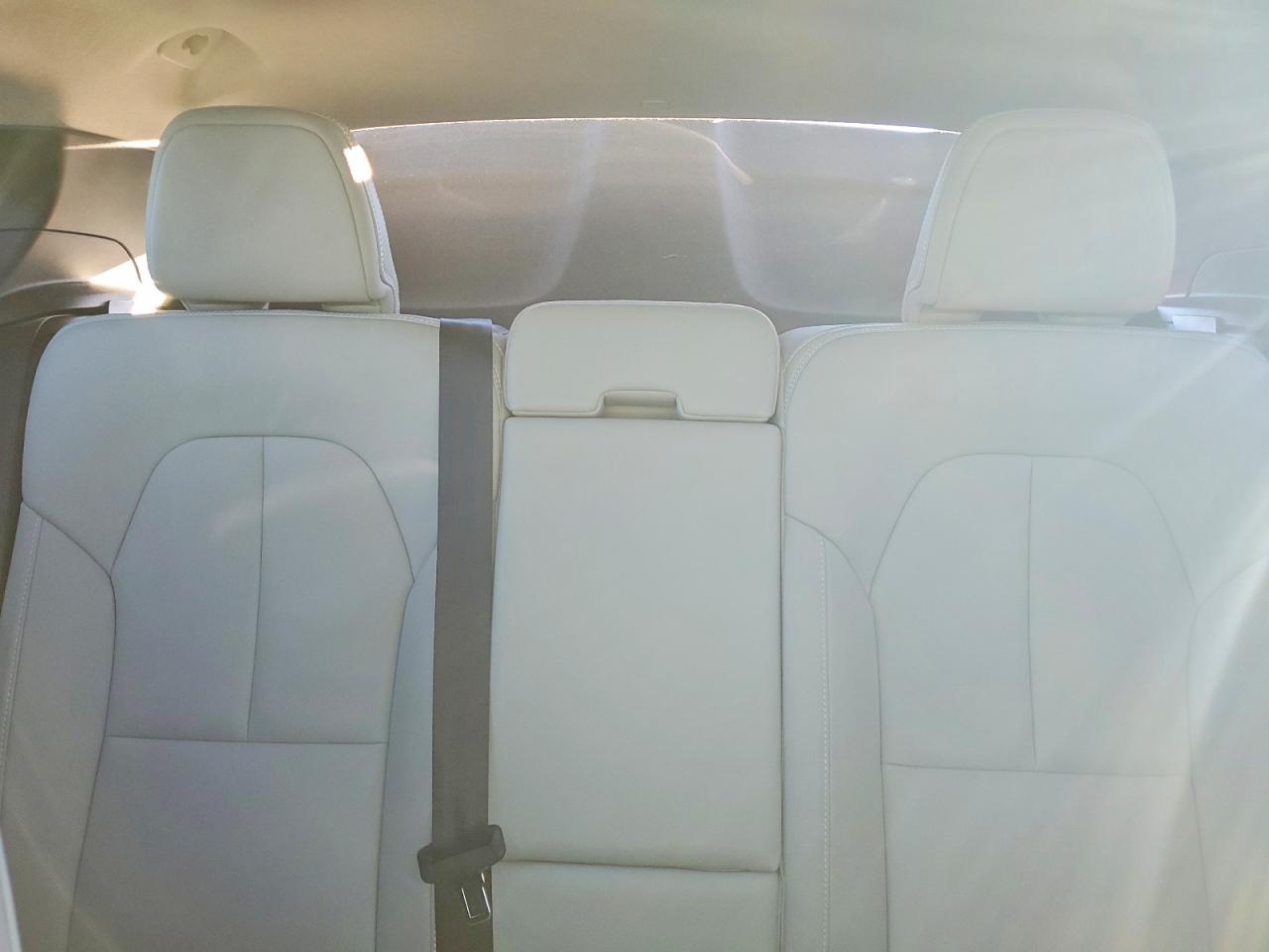 2019 VOLVO XC40 T5 MOMENTUM photo 10