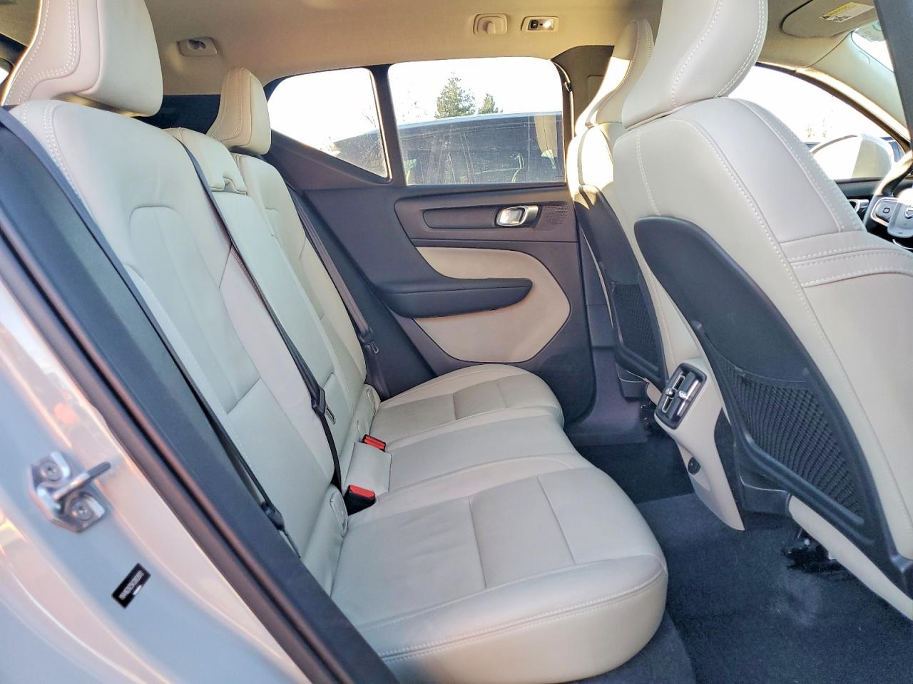 2019 VOLVO XC40 T5 MOMENTUM photo 11