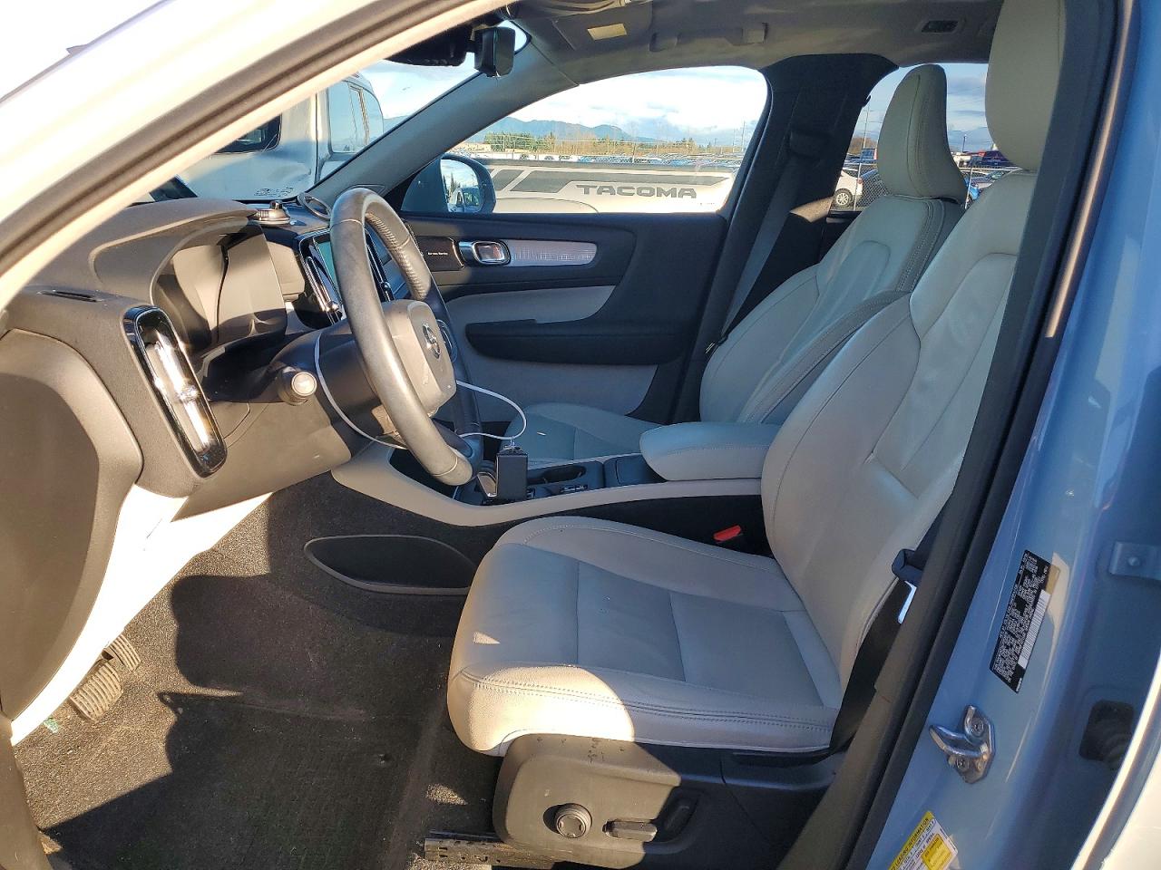 2019 VOLVO XC40 T5 MOMENTUM photo 7