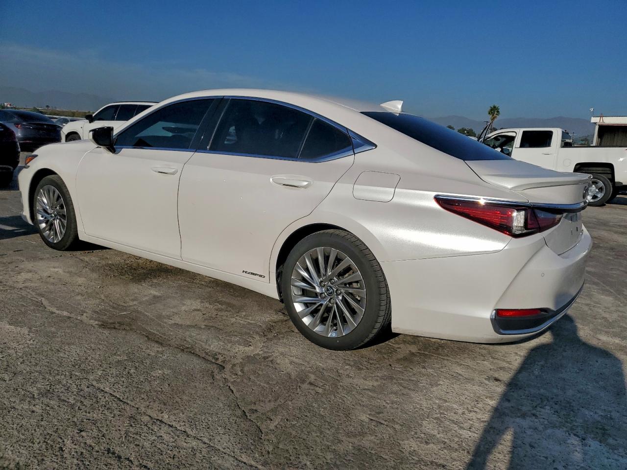 2021 LEXUS ES 300H LUXURY photo 4